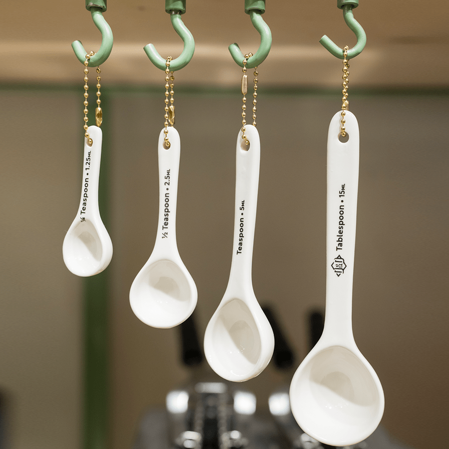 CERAMIC MEASURING SPOON SET - DYKE & DEAN