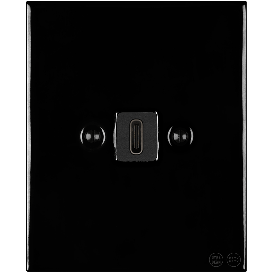 KATY PATY PORCELAIN PLATE WALL USB-C CHARGER BLACK - DYKE & DEAN