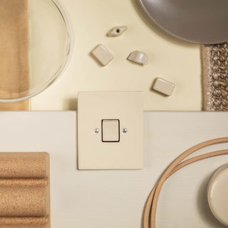 KATY PATY PORCELAIN PLATE WALL USB - C CHARGER GREY - DYKE & DEAN