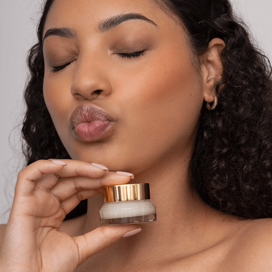 POPPY & POUT ISLAND COCONUT LIP SCRUB - DYKE & DEAN