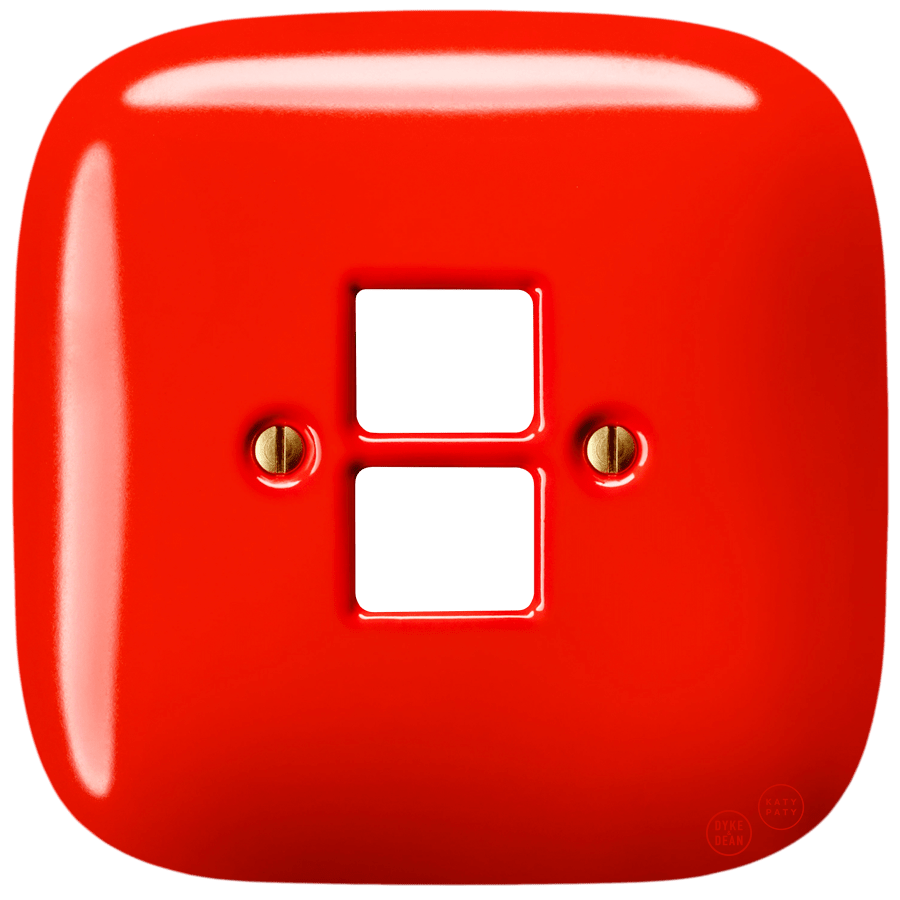 SQUARE PORCELAIN WALL SOCKET RED PC/USB - DYKE & DEAN