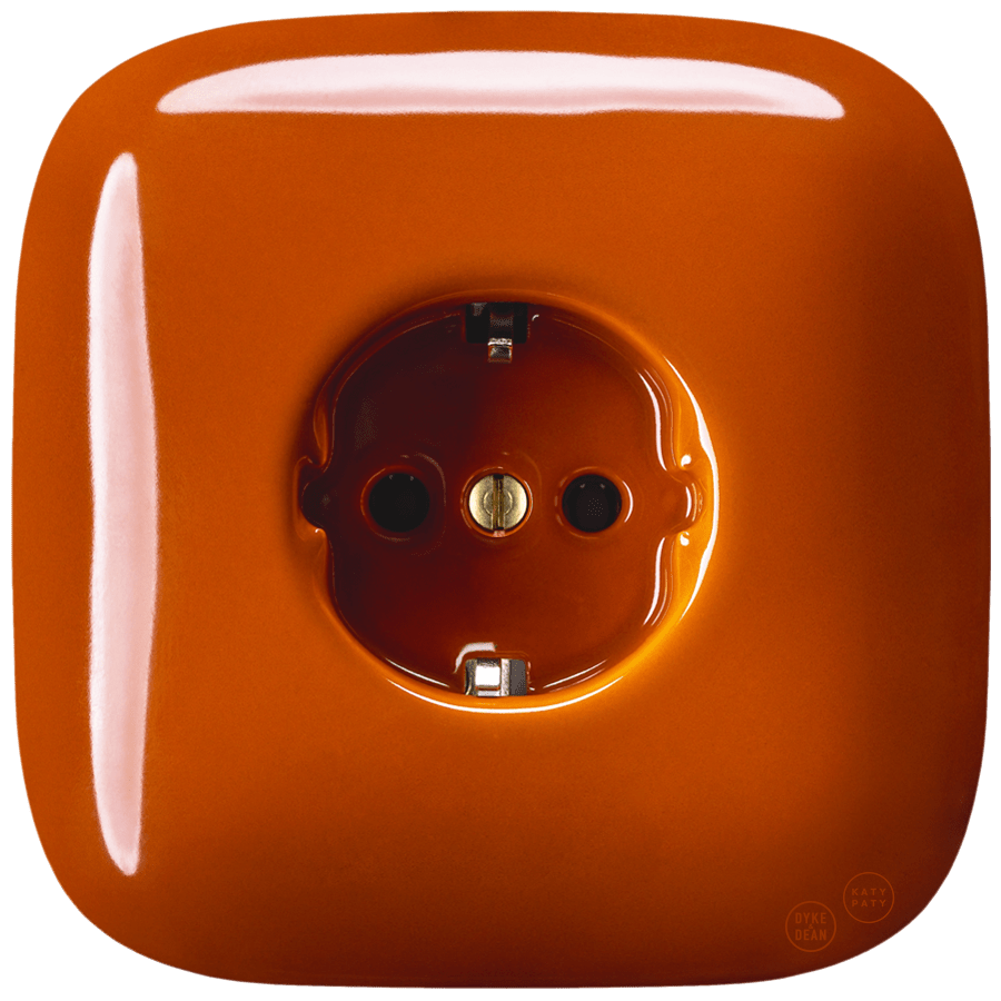 SQUARE PORCELAIN WALL SOCKET SCHUKO BRICK RED - DYKE & DEAN