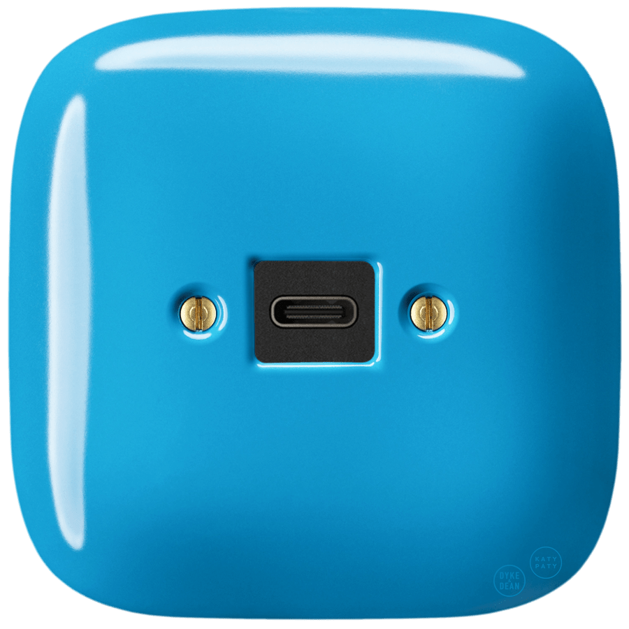 SQUARE PORCELAIN WALL SOCKET USB - C AZURE - DYKE & DEAN