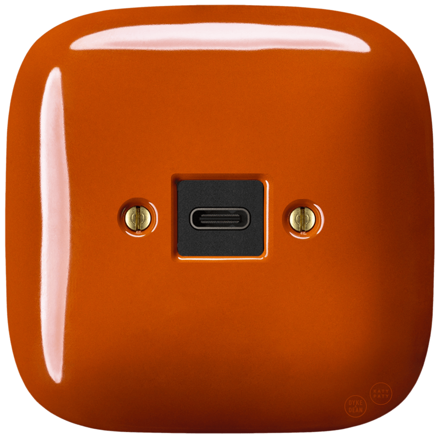 SQUARE PORCELAIN WALL SOCKET USB - C BRICK RED - DYKE & DEAN