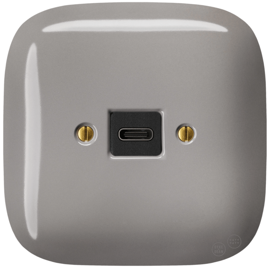 SQUARE PORCELAIN WALL SOCKET USB - C CAPPUCCINO - DYKE & DEAN