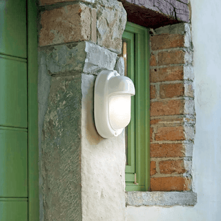 WHITE PORCELAIN VERTICAL BULKHEAD LAMP - DYKE & DEAN